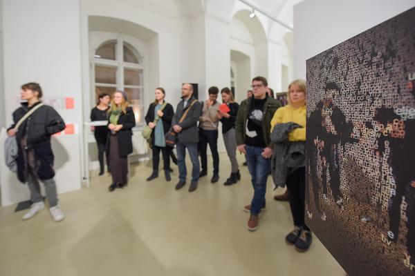 Kunstraum Niederösterreich: VIENNA ART WEEK - Technopolitics Kuratorenführung & "The Swarming Gallery" Performance by kondition pluriel (22.11.2018) http://www.kunstraum.net/de/ausstellungen/56-vienna-art-week | Foto: eSeL.at - Joanna Pianka Foto: JOANNA PIANKA     300dpi.at