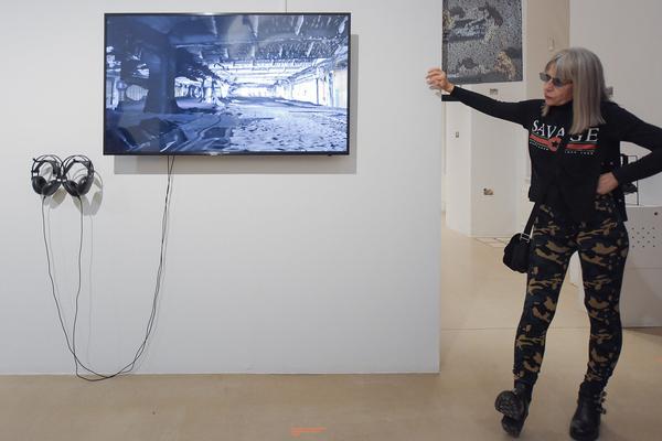 Kunstraum Niederösterreich: VIENNA ART WEEK - Technopolitics Kuratorenführung & "The Swarming Gallery" Performance by kondition pluriel (22.11.2018) http://www.kunstraum.net/de/ausstellungen/56-vienna-art-week | Foto: eSeL.at - Joanna Pianka Foto: JOANNA PIANKA     300dpi.at