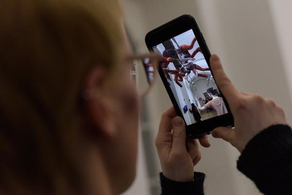 Kunstraum Niederösterreich: VIENNA ART WEEK - Technopolitics Kuratorenführung & "The Swarming Gallery" Performance by kondition pluriel (22.11.2018) http://www.kunstraum.net/de/ausstellungen/56-vienna-art-week | Foto: eSeL.at - Joanna Pianka Foto: JOANNA PIANKA     300dpi.at