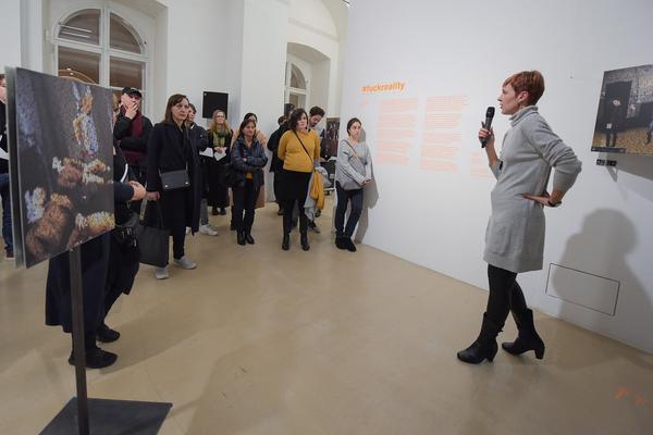 Kunstraum Niederösterreich: VIENNA ART WEEK - Technopolitics Kuratorenführung & "The Swarming Gallery" Performance by kondition pluriel (22.11.2018) http://www.kunstraum.net/de/ausstellungen/56-vienna-art-week | Foto: eSeL.at - Joanna Pianka Foto: JOANNA PIANKA     300dpi.at