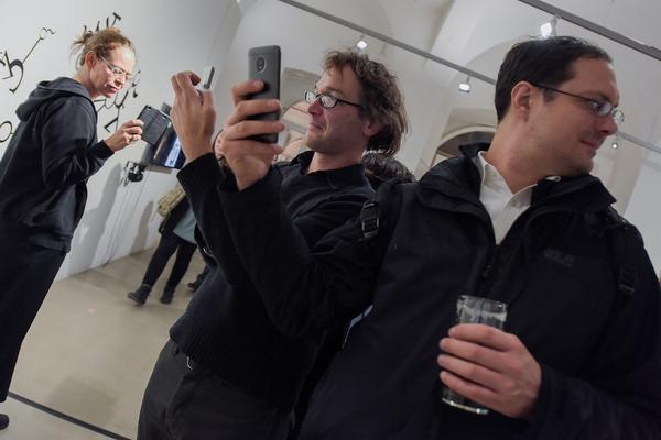 Kunstraum Niederösterreich: VIENNA ART WEEK - Technopolitics Kuratorenführung & "The Swarming Gallery" Performance by kondition pluriel (22.11.2018) http://www.kunstraum.net/de/ausstellungen/56-vienna-art-week | Foto: eSeL.at - Joanna Pianka Foto: JOANNA PIANKA     300dpi.at