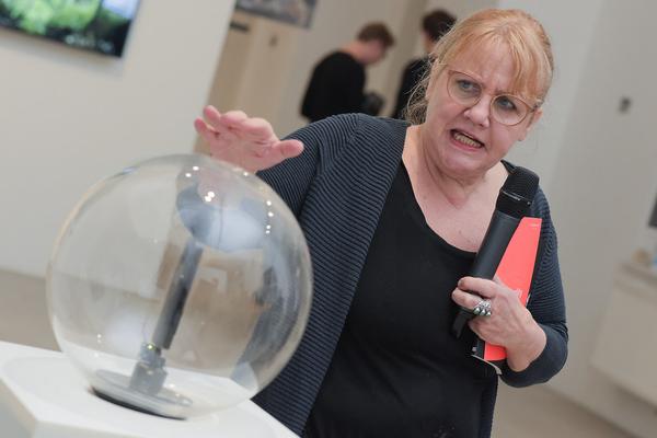 Kunstraum Niederösterreich: VIENNA ART WEEK - Technopolitics Kuratorenführung & "The Swarming Gallery" Performance by kondition pluriel (22.11.2018) http://www.kunstraum.net/de/ausstellungen/56-vienna-art-week | Foto: eSeL.at - Joanna Pianka Foto: JOANNA PIANKA     300dpi.at