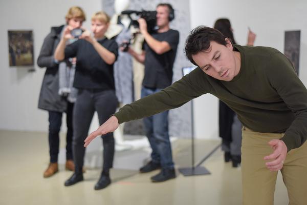 Kunstraum Niederösterreich: VIENNA ART WEEK - Technopolitics Kuratorenführung & "The Swarming Gallery" Performance by kondition pluriel (22.11.2018) http://www.kunstraum.net/de/ausstellungen/56-vienna-art-week | Foto: eSeL.at - Joanna Pianka Foto: JOANNA PIANKA     300dpi.at