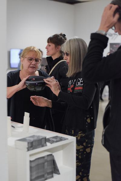 Kunstraum Niederösterreich: VIENNA ART WEEK - Technopolitics Kuratorenführung & "The Swarming Gallery" Performance by kondition pluriel (22.11.2018) http://www.kunstraum.net/de/ausstellungen/56-vienna-art-week | Foto: eSeL.at - Joanna Pianka Foto: JOANNA PIANKA     300dpi.at