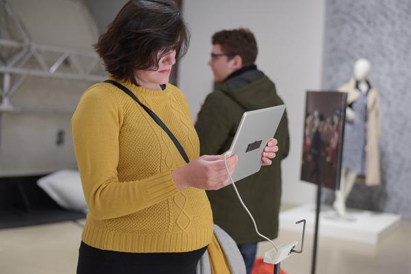 Kunstraum Niederösterreich: VIENNA ART WEEK - Technopolitics Kuratorenführung & "The Swarming Gallery" Performance by kondition pluriel (22.11.2018) http://www.kunstraum.net/de/ausstellungen/56-vienna-art-week | Foto: eSeL.at - Joanna Pianka Foto: JOANNA PIANKA     300dpi.at