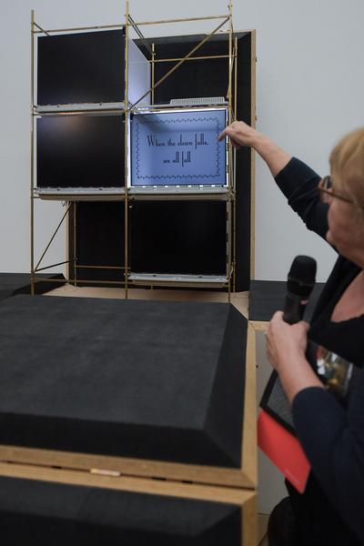 Kunstraum Niederösterreich: VIENNA ART WEEK - Technopolitics Kuratorenführung & "The Swarming Gallery" Performance by kondition pluriel (22.11.2018) http://www.kunstraum.net/de/ausstellungen/56-vienna-art-week | Foto: eSeL.at - Joanna Pianka Foto: JOANNA PIANKA     300dpi.at