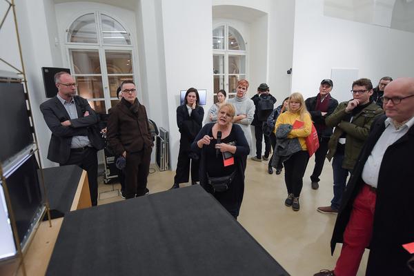 Kunstraum Niederösterreich: VIENNA ART WEEK - Technopolitics Kuratorenführung & "The Swarming Gallery" Performance by kondition pluriel (22.11.2018) http://www.kunstraum.net/de/ausstellungen/56-vienna-art-week | Foto: eSeL.at - Joanna Pianka Foto: JOANNA PIANKA     300dpi.at