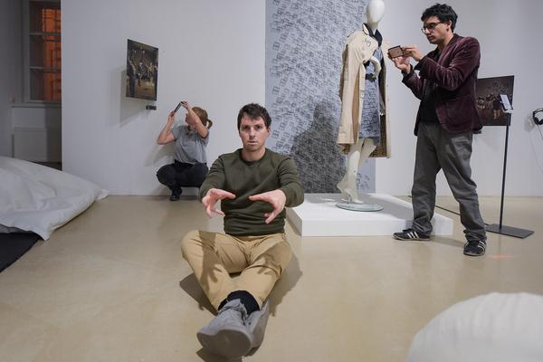 Kunstraum Niederösterreich: VIENNA ART WEEK - Technopolitics Kuratorenführung & "The Swarming Gallery" Performance by kondition pluriel (22.11.2018) http://www.kunstraum.net/de/ausstellungen/56-vienna-art-week | Foto: eSeL.at - Joanna Pianka Foto: JOANNA PIANKA     300dpi.at