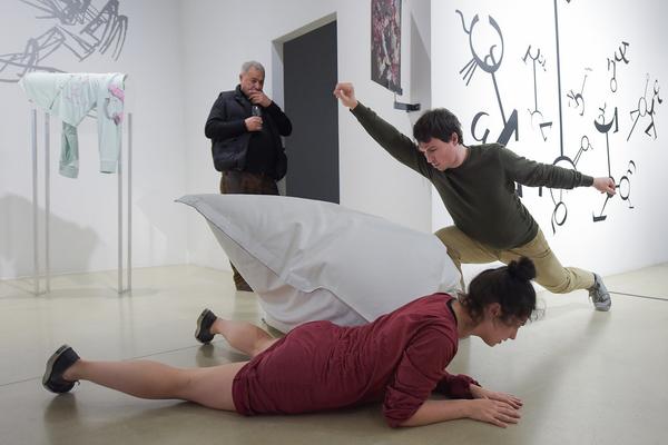 Kunstraum Niederösterreich: VIENNA ART WEEK - Technopolitics Kuratorenführung & "The Swarming Gallery" Performance by kondition pluriel (22.11.2018) http://www.kunstraum.net/de/ausstellungen/56-vienna-art-week | Foto: eSeL.at - Joanna Pianka Foto: JOANNA PIANKA     300dpi.at
