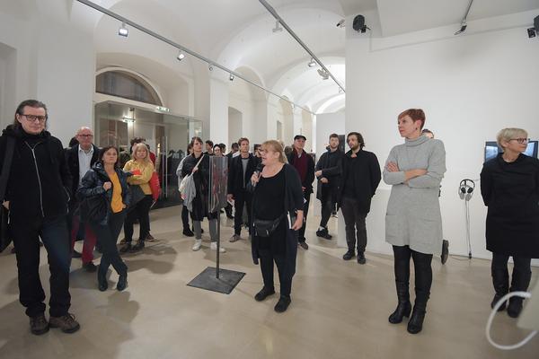 Kunstraum Niederösterreich: VIENNA ART WEEK - Technopolitics Kuratorenführung & "The Swarming Gallery" Performance by kondition pluriel (22.11.2018) http://www.kunstraum.net/de/ausstellungen/56-vienna-art-week | Foto: eSeL.at - Joanna Pianka Foto: JOANNA PIANKA     300dpi.at