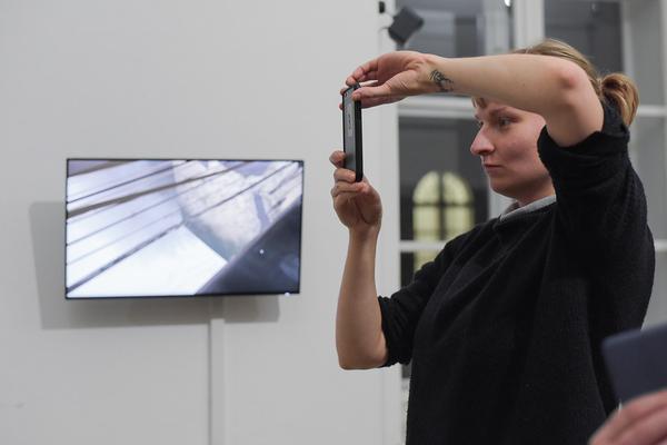 Kunstraum Niederösterreich: VIENNA ART WEEK - Technopolitics Kuratorenführung & "The Swarming Gallery" Performance by kondition pluriel (22.11.2018) http://www.kunstraum.net/de/ausstellungen/56-vienna-art-week | Foto: eSeL.at - Joanna Pianka Foto: JOANNA PIANKA     300dpi.at