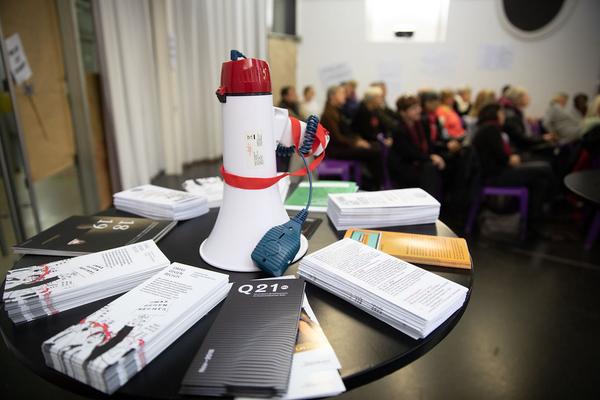 Omas Gegen Rechts: Gespräch mit Florian Scheuba (25.11.2018) https://esel.cc/OMAS_Scheuba | Foto: eSeL Foto: eSeL.at - Lorenz Seidler