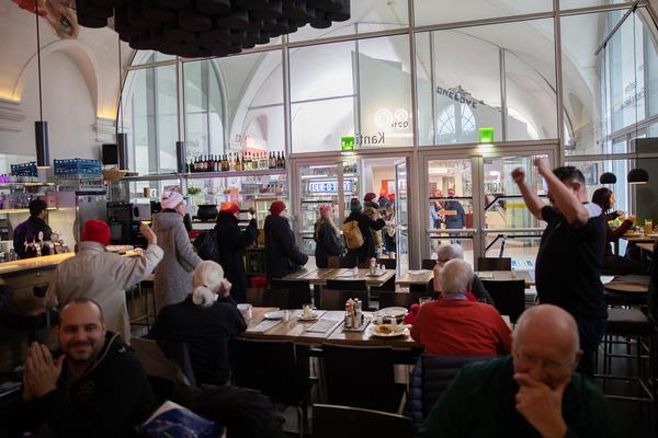 Vienna Art Week: OMAS GEGEN RECHTS - Keppelchor im MQ & Oma-Cafe im  Q21 / Raum D (19.11.2018) https://2018.viennaartweek.at/de/program/aktionsraum-omas-gegen-rechts-oma-cafe-aktionsprogramm | Foto: eSeL Foto: eSeL.at - Lorenz Seidler