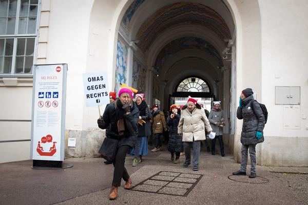 Vienna Art Week: OMAS GEGEN RECHTS - Keppelchor im MQ & Oma-Cafe im  Q21 / Raum D (19.11.2018) https://2018.viennaartweek.at/de/program/aktionsraum-omas-gegen-rechts-oma-cafe-aktionsprogramm | Foto: eSeL Foto: eSeL.at - Lorenz Seidler