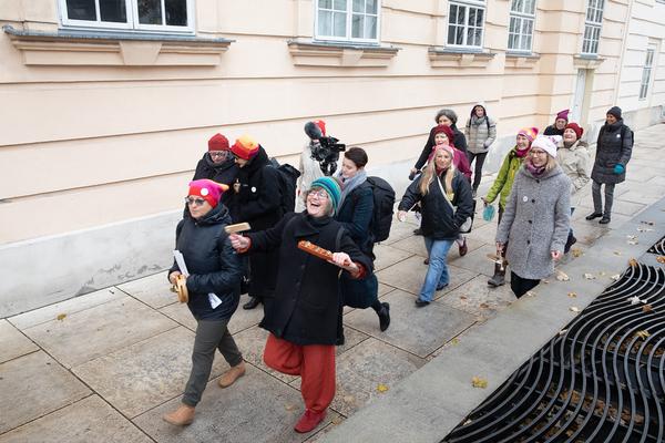 Vienna Art Week: OMAS GEGEN RECHTS - Keppelchor im MQ & Oma-Cafe im  Q21 / Raum D (19.11.2018) https://2018.viennaartweek.at/de/program/aktionsraum-omas-gegen-rechts-oma-cafe-aktionsprogramm | Foto: eSeL Foto: eSeL.at - Lorenz Seidler