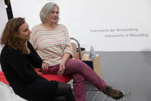 Dom Museum Wien:  „Wund E rrr N“ - Performance von Hannes Priesch &  Künstlergespräch mit Johanna Schwanberg und Gustav Schörghofer (21.11.2018) https://2018.viennaartweek.at/de/program/performance-talk-wund-e-rrr-n | Foto: eSeL Foto: eSeL.at - Lorenz Seidler