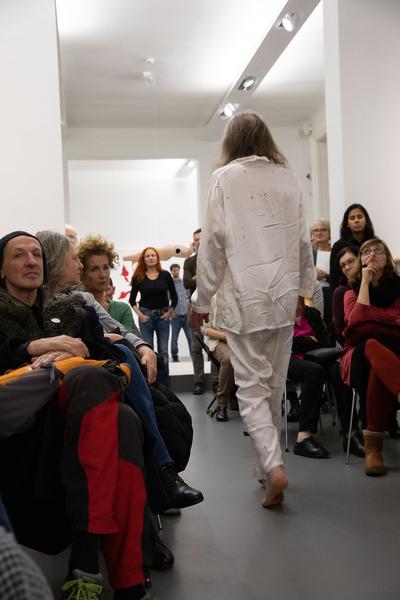 Dom Museum Wien:  „Wund E rrr N“ - Performance von Hannes Priesch &  Künstlergespräch mit Johanna Schwanberg und Gustav Schörghofer (21.11.2018) https://2018.viennaartweek.at/de/program/performance-talk-wund-e-rrr-n | Foto: eSeL Foto: eSeL.at - Lorenz Seidler