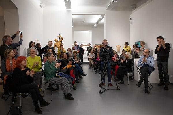 Dom Museum Wien:  „Wund E rrr N“ - Performance von Hannes Priesch &  Künstlergespräch mit Johanna Schwanberg und Gustav Schörghofer (21.11.2018) https://2018.viennaartweek.at/de/program/performance-talk-wund-e-rrr-n | Foto: eSeL Foto: eSeL.at - Lorenz Seidler