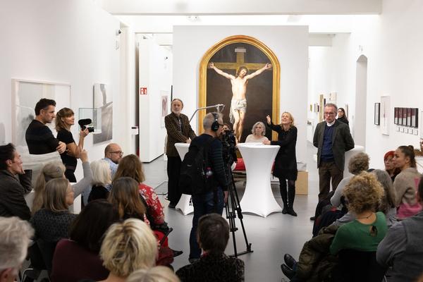 Dom Museum Wien:  „Wund E rrr N“ - Performance von Hannes Priesch &  Künstlergespräch mit Johanna Schwanberg und Gustav Schörghofer (21.11.2018) https://2018.viennaartweek.at/de/program/performance-talk-wund-e-rrr-n | Foto: eSeL Foto: eSeL.at - Lorenz Seidler