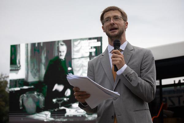 Was haben diese Plätze schon gesehen?  "Tu was man Dir sagt!" (1933-1945) Josef-Meinrad-Platz, Burgtheater  (28.6.2018) http://www.mvd.org/prj/tu-was-man-dir-sagt | Foto: MVD Foto: MVD - Michi Rieper