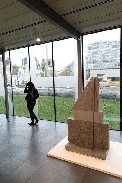 Kunsthalle Wien Karlsplatz: Andreas Fogarasi - Nine Buildings, Stripped (12.11. - 15.12.2019) https://esel.at/termin/100239 |  Foto: eSeL Foto: eSeL.at - Lorenz Seidler