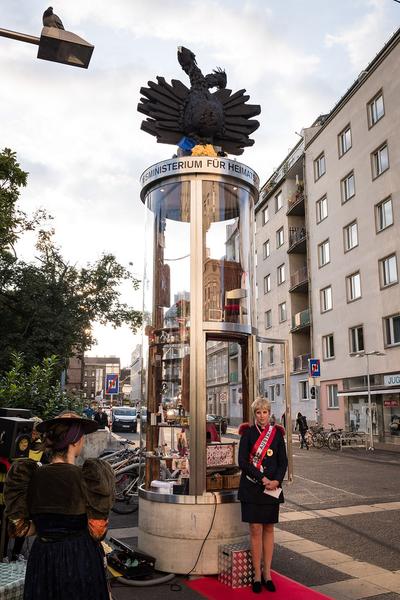 Barbara Ungepflegt: Ministerium für Heimatschmutz (Eröffnung Keplerplatz, 9.9.2019) http://www.bm-heimatschmutz.at | Foto: eSeL.at - Helmut Prochart Foto: eSeL.at - Helmut Prochart