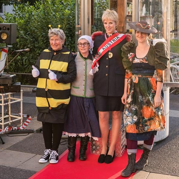Barbara Ungepflegt: Ministerium für Heimatschmutz (Eröffnung Keplerplatz, 9.9.2019) http://www.bm-heimatschmutz.at | Foto: eSeL.at - Helmut Prochart Foto: eSeL.at - Helmut Prochart