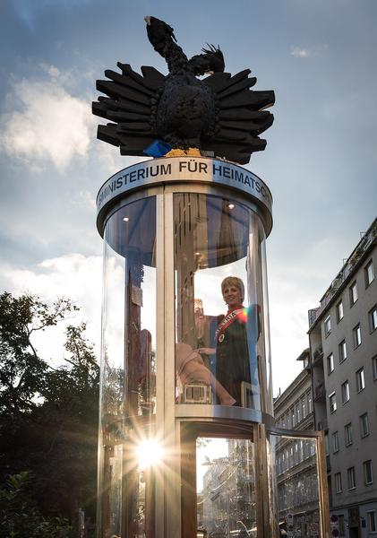 Barbara Ungepflegt: Ministerium für Heimatschmutz (Eröffnung Keplerplatz, 9.9.2019) http://www.bm-heimatschmutz.at | Foto: eSeL.at - Helmut Prochart Foto: eSeL.at - Helmut Prochart