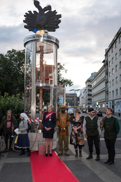 Barbara Ungepflegt: Ministerium für Heimatschmutz (Eröffnung Keplerplatz, 9.9.2019) http://www.bm-heimatschmutz.at | Foto: eSeL.at - Helmut Prochart Foto: eSeL.at - Helmut Prochart