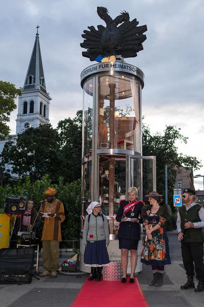 Barbara Ungepflegt: Ministerium für Heimatschmutz (Eröffnung Keplerplatz, 9.9.2019) http://www.bm-heimatschmutz.at | Foto: eSeL.at - Helmut Prochart Foto: eSeL.at - Helmut Prochart