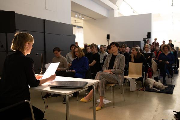 Kunstraum Niederösterreich: Care Matters. Marlies Pöschl - Lecture-Performance & Podiumsdiskussion (10.5.2019) https://esel.cc/CareMatters | Foto: eSeL Foto: eSeL.at - Lorenz Seidler