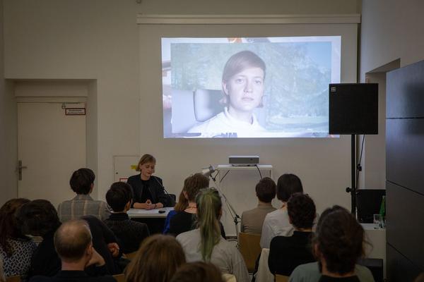 Kunstraum Niederösterreich: Care Matters. Marlies Pöschl - Lecture-Performance & Podiumsdiskussion (10.5.2019) https://esel.cc/CareMatters | Foto: eSeL Foto: eSeL.at - Lorenz Seidler