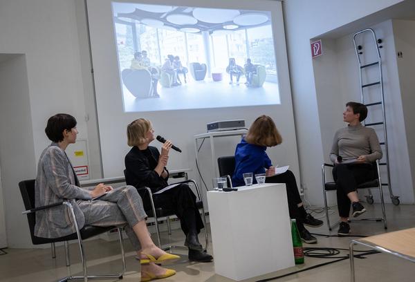 Kunstraum Niederösterreich: Care Matters. Podiumsdiskussion (10.5.2019) https://esel.cc/CareMatters | Foto: eSeL Foto: eSeL.at - Lorenz Seidler