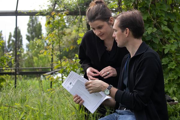 Club Real - Jenseits der Natur: Zweite Sitzung des Gartenparlaments (brut & KOER, 11.5.2019, Gewächshaus im Floridsdorfer Donaufeld, Nordmanngasse 60) https://esel.cc/ClubReal_brut | https://esel.cc/ClubReal_KOER | Foto: eSeL Foto: eSeL.at - Lorenz Seidler