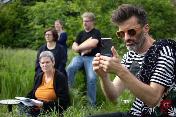Club Real - Jenseits der Natur: Zweite Sitzung des Gartenparlaments (brut & KOER, 11.5.2019, Gewächshaus im Floridsdorfer Donaufeld, Nordmanngasse 60) https://esel.cc/ClubReal_brut | https://esel.cc/ClubReal_KOER | Foto: eSeL Foto: eSeL.at - Lorenz Seidler