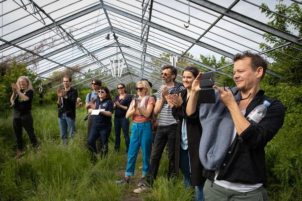 Club Real - Jenseits der Natur: Zweite Sitzung des Gartenparlaments (brut & KOER, 11.5.2019, Gewächshaus im Floridsdorfer Donaufeld, Nordmanngasse 60) https://esel.cc/ClubReal_brut | https://esel.cc/ClubReal_KOER | Foto: eSeL Foto: eSeL.at - Lorenz Seidler