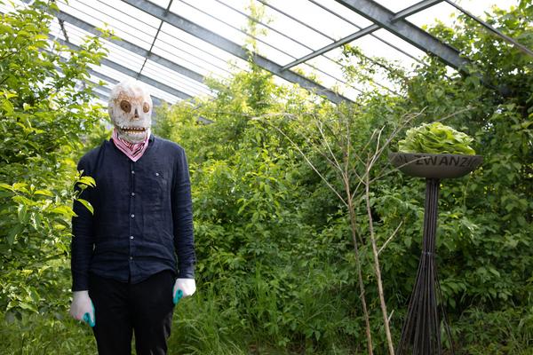 Club Real - Jenseits der Natur: Zweite Sitzung des Gartenparlaments (brut & KOER, 11.5.2019, Gewächshaus im Floridsdorfer Donaufeld, Nordmanngasse 60) https://esel.cc/ClubReal_brut | https://esel.cc/ClubReal_KOER | Foto: eSeL Foto: eSeL.at - Lorenz Seidler