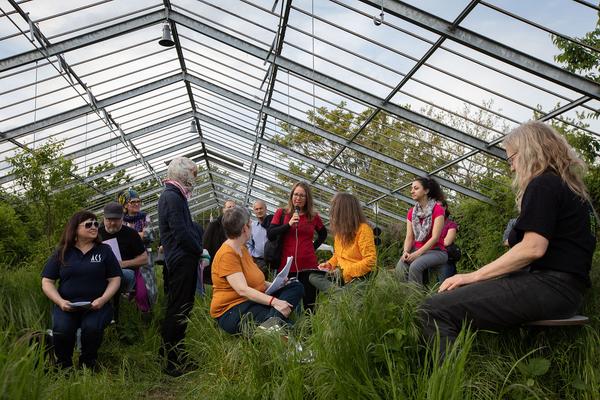 Club Real - Jenseits der Natur: Zweite Sitzung des Gartenparlaments (brut & KOER, 11.5.2019, Gewächshaus im Floridsdorfer Donaufeld, Nordmanngasse 60) https://esel.cc/ClubReal_brut | https://esel.cc/ClubReal_KOER | Foto: eSeL Foto: eSeL.at - Lorenz Seidler