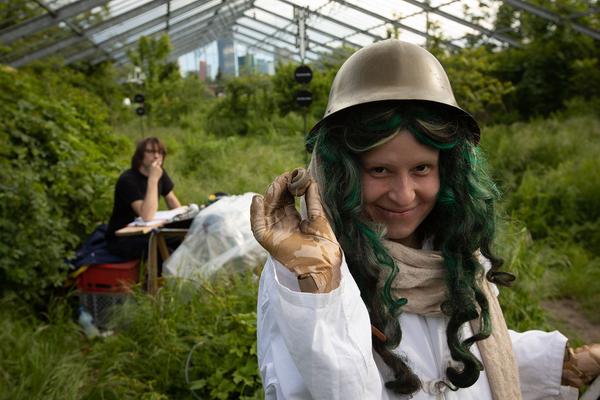 Club Real - Jenseits der Natur: Zweite Sitzung des Gartenparlaments (brut & KOER, 11.5.2019, Gewächshaus im Floridsdorfer Donaufeld, Nordmanngasse 60) https://esel.cc/ClubReal_brut | https://esel.cc/ClubReal_KOER | Foto: eSeL Foto: eSeL.at - Lorenz Seidler