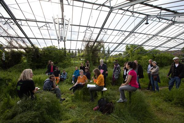 Club Real - Jenseits der Natur: Zweite Sitzung des Gartenparlaments (brut & KOER, 11.5.2019, Gewächshaus im Floridsdorfer Donaufeld, Nordmanngasse 60) https://esel.cc/ClubReal_brut | https://esel.cc/ClubReal_KOER | Foto: eSeL Foto: eSeL.at - Lorenz Seidler
