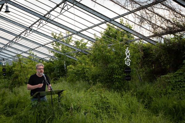 Club Real - Jenseits der Natur: Zweite Sitzung des Gartenparlaments (brut & KOER, 11.5.2019, Gewächshaus im Floridsdorfer Donaufeld, Nordmanngasse 60) https://esel.cc/ClubReal_brut | https://esel.cc/ClubReal_KOER | Foto: eSeL Foto: eSeL.at - Lorenz Seidler