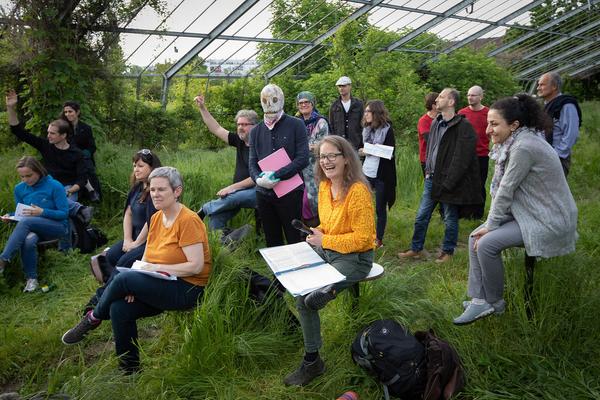 Club Real - Jenseits der Natur: Zweite Sitzung des Gartenparlaments (brut & KOER, 11.5.2019, Gewächshaus im Floridsdorfer Donaufeld, Nordmanngasse 60) https://esel.cc/ClubReal_brut | https://esel.cc/ClubReal_KOER | Foto: eSeL Foto: eSeL.at - Lorenz Seidler