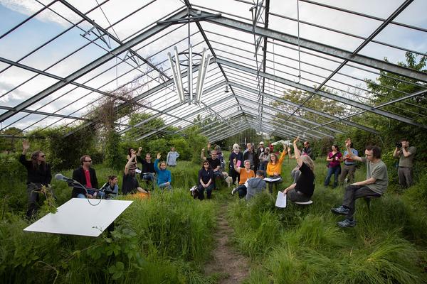 Club Real - Jenseits der Natur: Zweite Sitzung des Gartenparlaments (brut & KOER, 11.5.2019, Gewächshaus im Floridsdorfer Donaufeld, Nordmanngasse 60) https://esel.cc/ClubReal_brut | https://esel.cc/ClubReal_KOER | Foto: eSeL Foto: eSeL.at - Lorenz Seidler