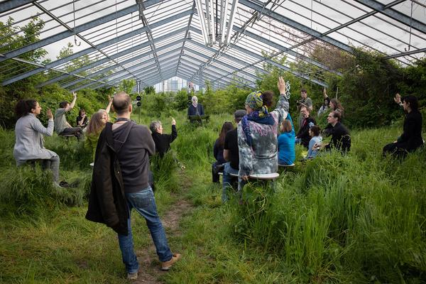 Club Real - Jenseits der Natur: Zweite Sitzung des Gartenparlaments (brut & KOER, 11.5.2019, Gewächshaus im Floridsdorfer Donaufeld, Nordmanngasse 60) https://esel.cc/ClubReal_brut | https://esel.cc/ClubReal_KOER | Foto: eSeL Foto: eSeL.at - Lorenz Seidler