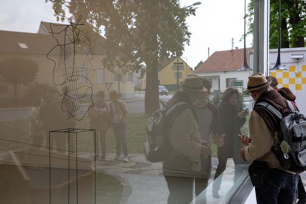 Kunstraum Weikendorf: Constantin Luser: Black Trombone (Eröffnung, 26.4.2019, Kunst im öffentlichen Raum Niederösterreich) https://esel.at/termin/100959 | Foto: eSeL Foto: eSeL.at - Lorenz Seidler