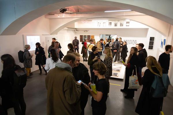 das weisse haus: Kunst vor dem Markt. die weisse ab-haus-verkaufs-kunstschau #06 (Eröffnung 19.11.2019) https://w.dasweissehaus.at/en/exhibition/die-weisse-ab-haus-verkaufs-kunstschau-06 | Foto: eSeL.at - Hanna Gerstacker Foto: esel@esel.at