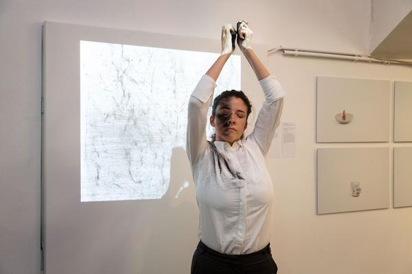 das weisse haus: Kunst vor dem Markt. die weisse ab-haus-verkaufs-kunstschau #06 (Eröffnung 19.11.2019) https://w.dasweissehaus.at/en/exhibition/die-weisse-ab-haus-verkaufs-kunstschau-06 | Foto: eSeL.at - Hanna Gerstacker Foto: esel@esel.at