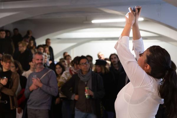das weisse haus: Kunst vor dem Markt. die weisse ab-haus-verkaufs-kunstschau #06 (Eröffnung 19.11.2019) https://w.dasweissehaus.at/en/exhibition/die-weisse-ab-haus-verkaufs-kunstschau-06 | Foto: eSeL.at - Hanna Gerstacker Foto: esel@esel.at