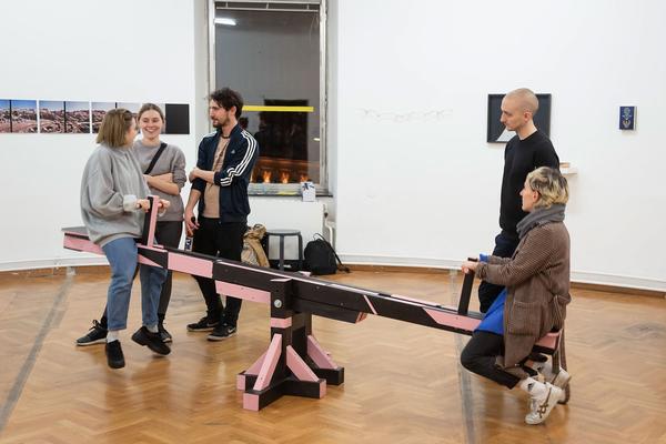 das weisse haus: Kunst vor dem Markt. die weisse ab-haus-verkaufs-kunstschau #06 (Eröffnung 19.11.2019) https://w.dasweissehaus.at/en/exhibition/die-weisse-ab-haus-verkaufs-kunstschau-06 | Foto: eSeL.at - Hanna Gerstacker Foto: esel@esel.at