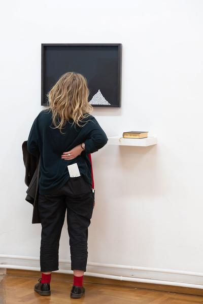 das weisse haus: Kunst vor dem Markt. die weisse ab-haus-verkaufs-kunstschau #06 (Eröffnung 19.11.2019) https://w.dasweissehaus.at/en/exhibition/die-weisse-ab-haus-verkaufs-kunstschau-06 | Foto: eSeL.at - Hanna Gerstacker Foto: esel@esel.at